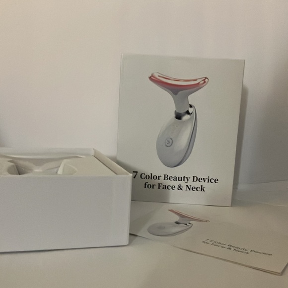 7 Color Beauty Device for Face & Neck - Picture 2 of 3